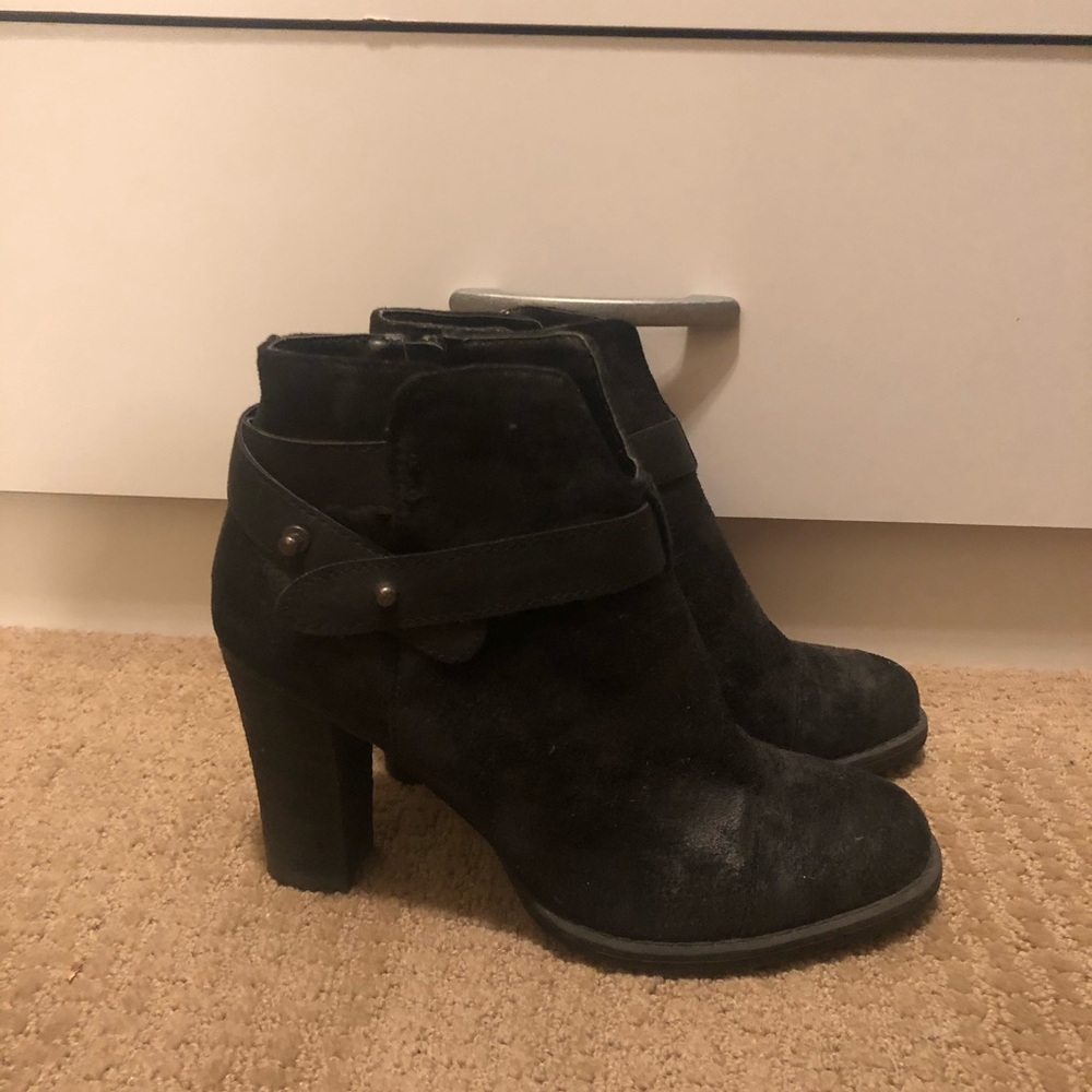 Crown Vintage suede black bootie heel